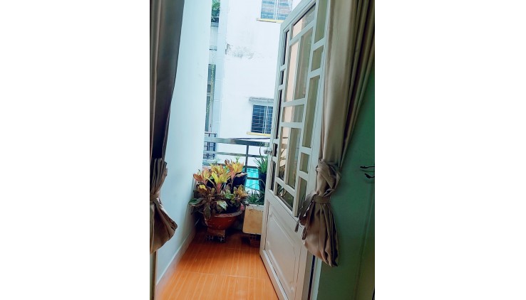 Bán nhà mới đẹp Quận 8, 45m2(4.4x11M), 3 Lầu đúc BTCT 3PN, giá chỉ hơn 3  tỷ