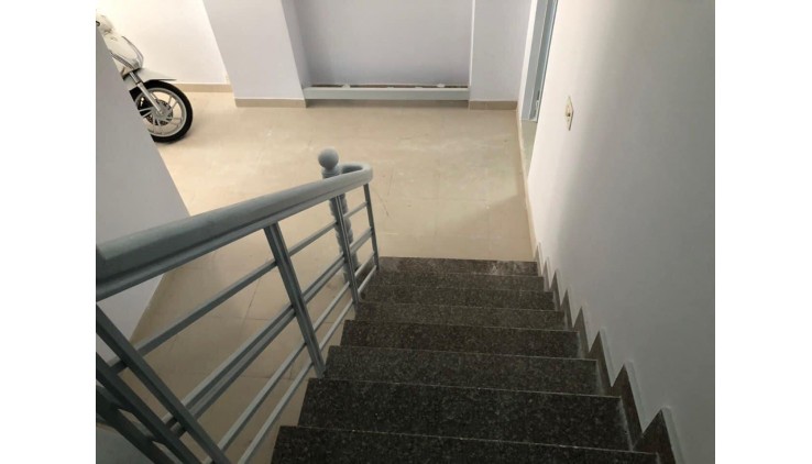 Nhà quận 7, 2 tầng btct , hẻm xe hơi, chủ gắp bán, dòng tiền ổn định