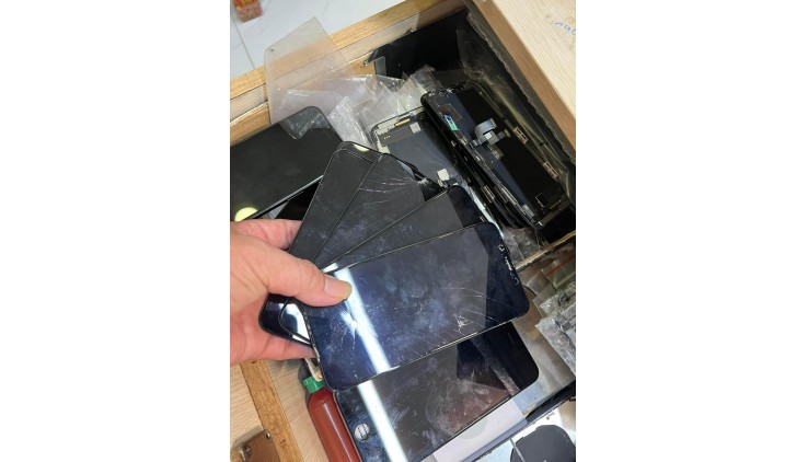 ÉP KÍNH TẤT CẢ CÁC DÒNG ĐIỆN THOẠI - IPAD ÉP KÍNH LẤY LIỀN CHỈ TỪ 250K - Địa chỉ: 37/4 Hồ Thị Kỉ , Phường 1