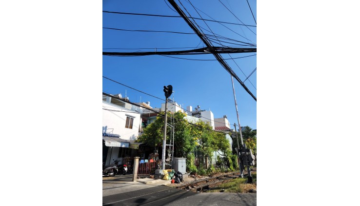 LÔ GÓC, MẶT TIỀN, NỞ HẬU TRẦN HỮU TRANG 165M2 GIÁ 7.5 TỶ.