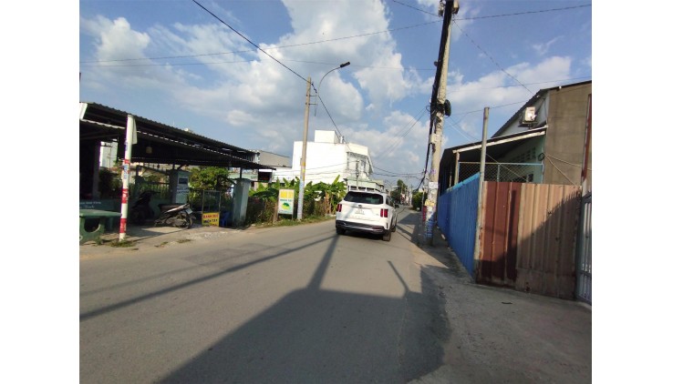 Bán đất tặng nhà 200 m ngang gần 8m mặt tiền Phường An Phú Đông Quận 12