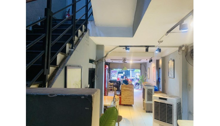 VỊ TRÍ ĐẸP- GIÁ TỐT -Sang Nhượng Lại Quán Trà sữa Đối Diện Trường Cao Đẳng