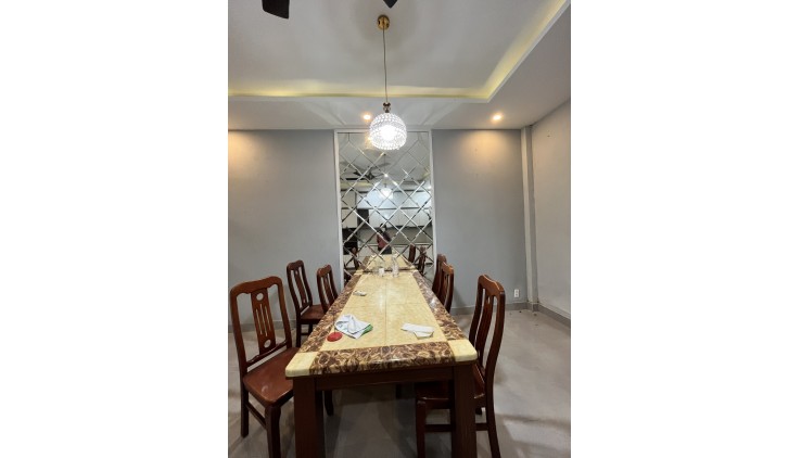 Biệt thự đẹp giáp Gò Vấp, nội thất cao cấp, nhà đẹp long lanh