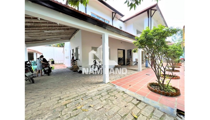 Villa Trần Não 800m2