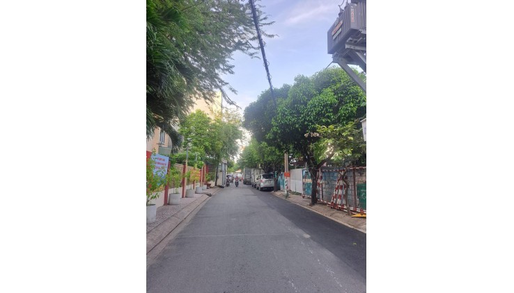 SIÊU PHẨM OTO NGỦ TRONG NHÀ NGAY NGÃ TƯ BẢY HIỀN CMT8 TRƯỜNG CHINH.