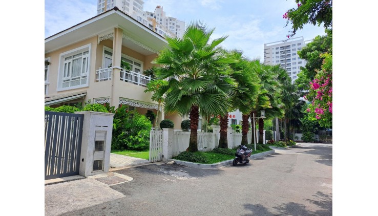 Cho Thuê Vllia Phú Mỹ Hưng, khu Mỹ Phú kết cấu Trệt + lầu, 4PN , Full nội thất