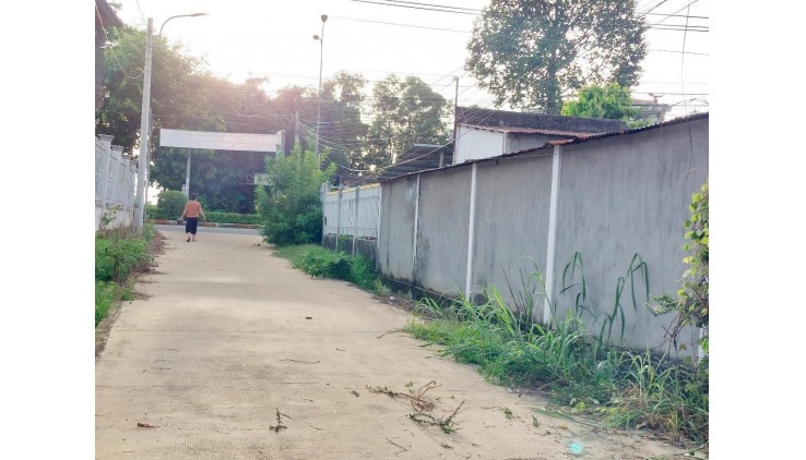 CHÍNH CHỦ Cần Cho Thuê  biệt thự mặt tiền đường, Nhà Đẹp Vị Trí Tại Huyện Hóc Môn, TPHCM