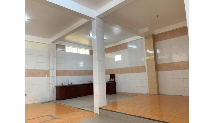 Nhà Bán 3 Tầng Ngay Chợ Trung Tâm Hóc Môn 330m2 Chỉ 12 Tỷ