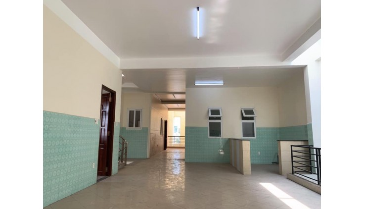Nhà Bán 3 Tầng Ngay Chợ Trung Tâm Hóc Môn 330m2 Chỉ 12 Tỷ