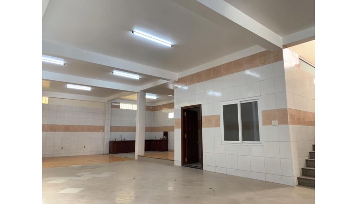 Nhà Bán 3 Tầng Ngay Chợ Trung Tâm Hóc Môn 330m2 Chỉ 12 Tỷ