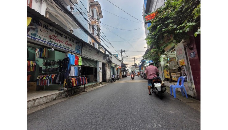 Nhà ngộp bank MT đường số Bình Chiểu ngay chợ 4.2x22m, giá sốc 4.5 tỷ - T429