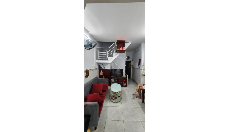 3.85 Tỷ - NHÀ 35M2 - 2 TẦNG NGAY CHỢ GÒ VẤP - 30m RA MẶT TIỀN NGUYỄN VĂN NGHI - HẺM THẲNG MỘT TRỤC.