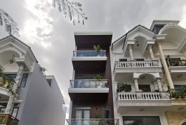 BÁN NHÀ ĐÚC KIÊN CỐ - HẺM XE HƠI VÀO NHÀ - NGANH 5M - 3 TẦNG - GIÁ RẺ - NGAY CHỢ TÂN CHÁNH HIỆP - GIÁ HƠN 4 TỶ TL
