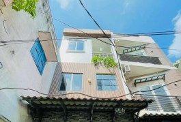 NHÀ MỚI FULL NỘI THẤT - 3 TẦNG - GIÁP PHÚ NHUẬN, BÌNH THẠNH - SÁT MẶT TIỀN- GIÁ CHỈ 3.68 TỶ.NGỘP NGÂN HÀNG CẦN BÁN NHANH.