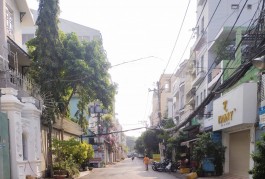 Quận 10, xe hơi trong nhà, 4 tầng, kinh doanh đa ngành nghề, gần công viên Lê Thị Riêng