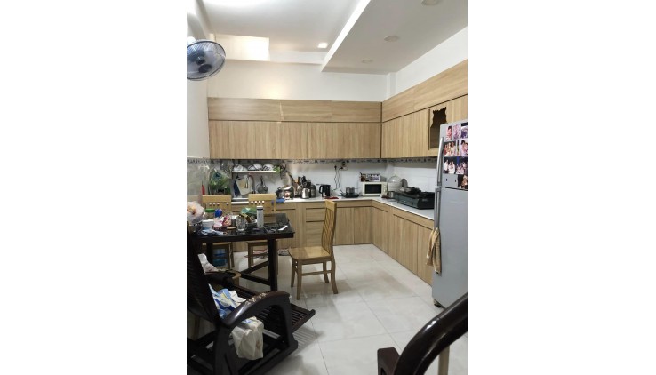 4.75 Tỷ Nhà Ngay Emart 2, 4 Tầng 45m2, Mới Ỏ Ngay, Nguyễn Duy Cung, SHR.