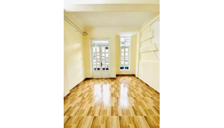NGỘP BÁN GẤP NHÀ HXH TRÁNH P.BẾN THÀNH QUẬN 1 - VÀI BƯỚC RA ĐẾN CHỢ BẾN THÀNH.