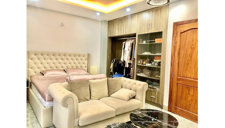 CỰC PHẨM QUẬN 7 - PHÙ HỢP KINH DOANH  - DIỆN TÍCH LỚN 82M2 NGANG 6.2M - 5 TẦNG BTCT  - GIẢM GIÁ BÁN 1 TỶ