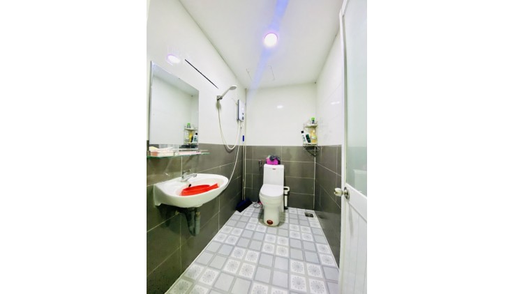 VỊ TRÍ HOT- ĐƯỜNG 3 THÁNG 2 , QUẬN 10 - 45 M2- 4 TẤM BTCT - 6 TỶ HƠN -DÒNG TIỀN 20TR