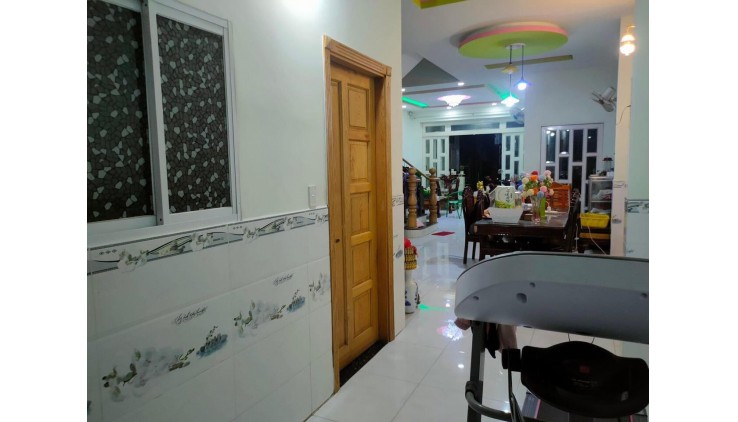 Chính Chủ Bán Nhà HXH Ngang 6m, 120M, 3 Tầng,  Phường Hiệp Thành. Quận 12