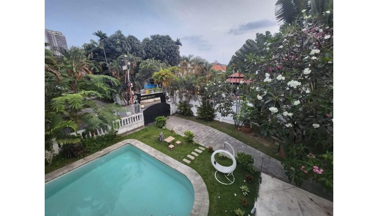 VILA SÂN VƯỜN THẢO ĐIỀN CỰC KỲ ĐẸP 700M2