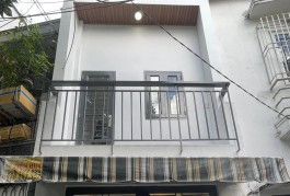 Nhỉnh 1 tỷ có nhà 2 tầng 2 WC sát Bàu Cát