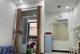 Nhà 2 tầng Hẻm 80 Nguyễn Hồng Đào, 2 phòng ngủ, 8 triệu