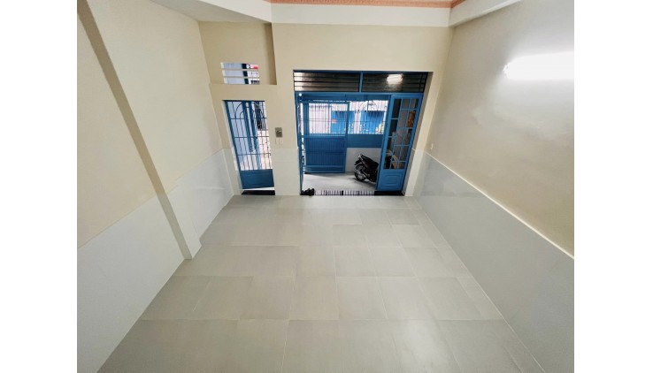 Gần Mặt Tiền, 4,7m x 13,5m, 3 Tầng, Không QH, LG, Quang Trung, P10, GV