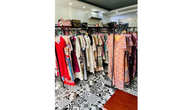Cần sang lại GẤP TOÀN BỘ SHOP GIÁ CHỈ VỚI 30 TRIỆU  vị trí đẹp tại quận 11, TPHCM