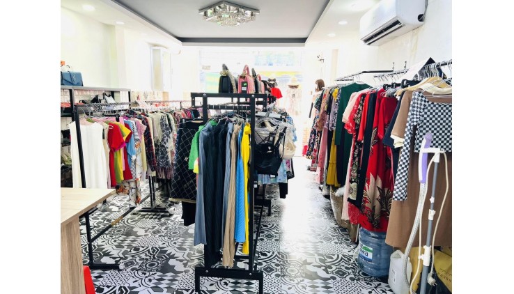 Cần sang lại GẤP TOÀN BỘ SHOP GIÁ CHỈ VỚI 30 TRIỆU  vị trí đẹp tại quận 11, TPHCM