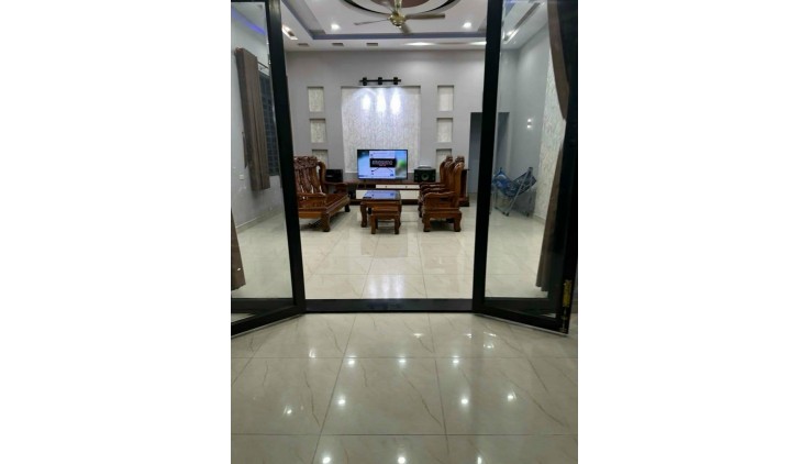 Bán gấp dãy nhà trọ có 38 phòng và 1 căn nhà biệt thự Mini với 3 Kios đang cho thuê thu nhập 95 triệu/ tháng