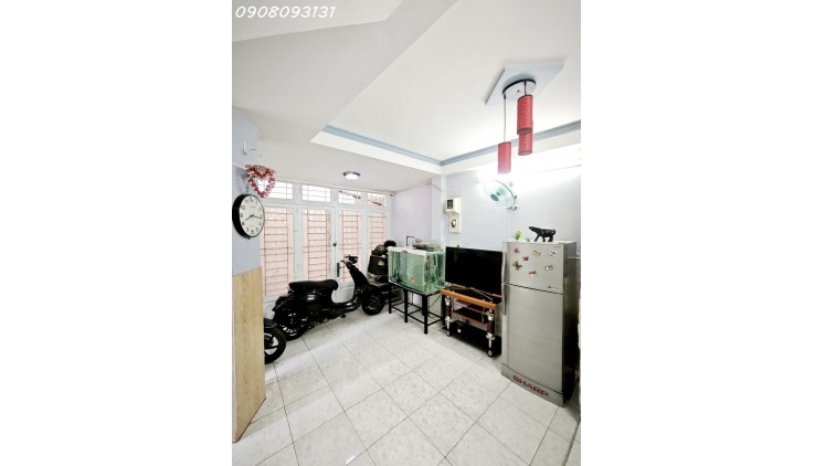 KHU VIP PHAN XÍCH LONG,  4 TẦNG BTCT LUNG LINH, 3PN 3WC - SÁT MẶT TIỀN - 3 tỷ 590