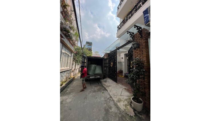 Xe hơi ngủ trong nhà, Trần Bình Trọng Bình Thạnh, 5 tầng BTCT, DT 72m2 ngang 5m, sổ A4, chỉ 10.9 tỷ