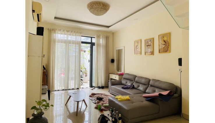 LÊ ĐỨC THỌ - P15 - ĐƯỜNG NHỰA 10M THÔNG KINH DOANH - NHÀ ĐẸP 3 TẦNG - 100M2 - 4x25m - CHỦ NGỘP NGÂN HÀNG GIẢM GẤP 9,5 TỶ XUỐNG 8,2 TỶ. CHỐT.