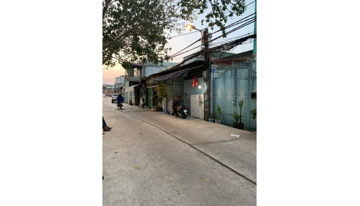 BÁN NHÀ HẺM XE HƠI TRÁNH NHAU  TRUNG TÂM QUẬN 7 