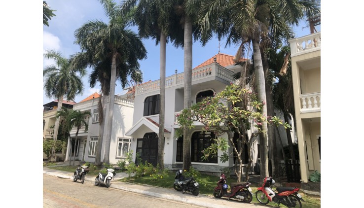 Biệt thự ĐẲNG CẤP VIP full nội thất, hồ bơi, Tennis, Bến DU THUYỀN, An Ninh 24h