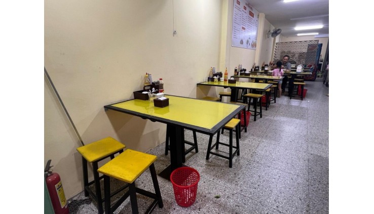 MẶT BẰNG ĐẸP- GIÁ TỐT -Sang Nhượng Gấp Quán 100 m2 Mặt Tiền Đường Trường Chinh,Tân Bình