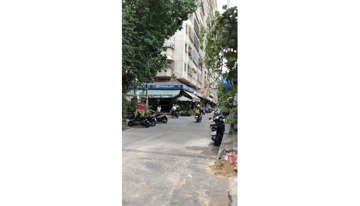SANG NHƯỢNG NHANH Quán Cafe Tại Đường Trần Quang Long, Phường 19, Quận Bình Thạnh, HCM