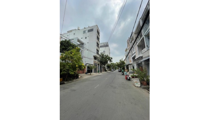 Nhà 4 tầng DTSD 200m2 - Khu đông Âu - Hoàng Quốc Việt - Quận 7 . tặng full nội thất
