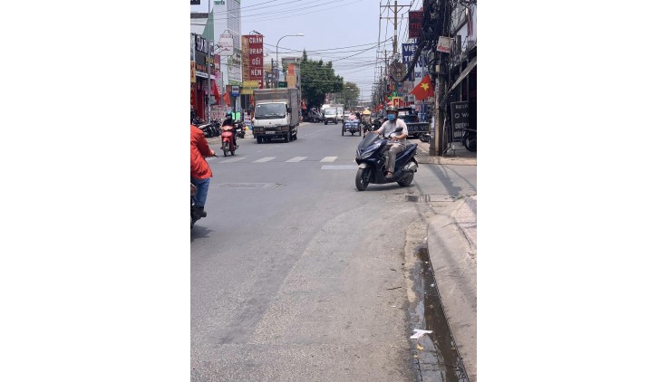 Bán căn nhà trước mặt 220m2,Đường Song Hành. Quận 12. giá bán Nhỉnh giá tốt