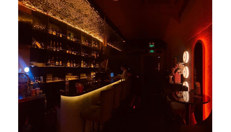 CHÍNH CHỦ SANG NHƯỢNG QUÁN BAR NGAY TRUNG TÂM QUẬN 1