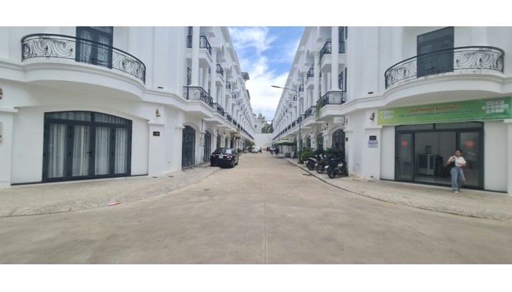 Nhà Phố Tây Ninh View Đẹp - Gần Công Viên, Giá Cực Tốt