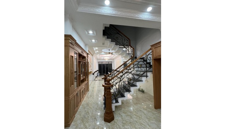 Bán ngôi nhà Đường Nguyễn Văn Quá 110m2 - 4 Tầng, Đông Hưng Thuận. Q.12. Dòng Tiền chắc chắn 30tr/Tháng