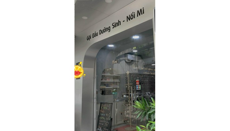 SANG NHƯỢNG TIỆM NAIL - GỘI ĐẦU TẠI hẻm xe hơi QUẬN 1 cùng toàn bộ đồ nội thất