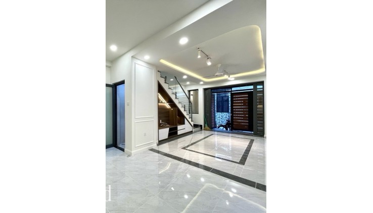 Nhà đẹp - hẻm xe hơi Huỳnh Tấn Phát . Tiện đi lại trung tâm quận 7 ,4,1