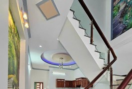 Nhà Nguyễn Đình Chính 4 tầng, 4,2m x 9m, 7 tỏi.  oto đậu cửa