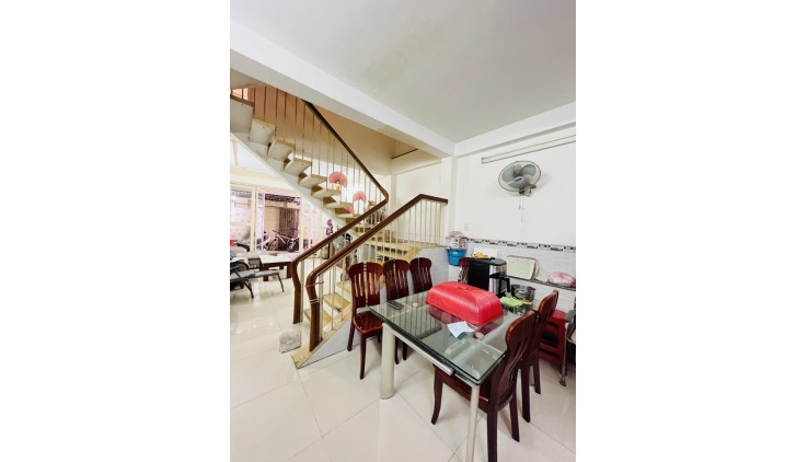Bán nhà mặt tiền kinh doanh  Đông Hưng Thuận, quận 12(3.5*12), khu sầm uất, 3.6 Tỷ