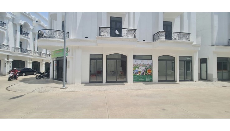 Nhà Phố 4 Tầng Tây Ninh - Tiện Nghi Hiện Đại, Gần Khu Trung Tâm!