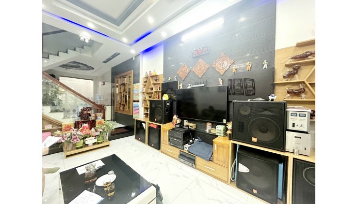 Bán nhà Gò Vấp, 3 tầng, 90m2, hẻm nhựa ô tô, giá chỉ nhỉnh 8.2 tỷ.