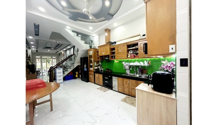 Bán nhà Gò Vấp, 3 tầng, 90m2, hẻm nhựa ô tô, giá chỉ nhỉnh 8.2 tỷ.